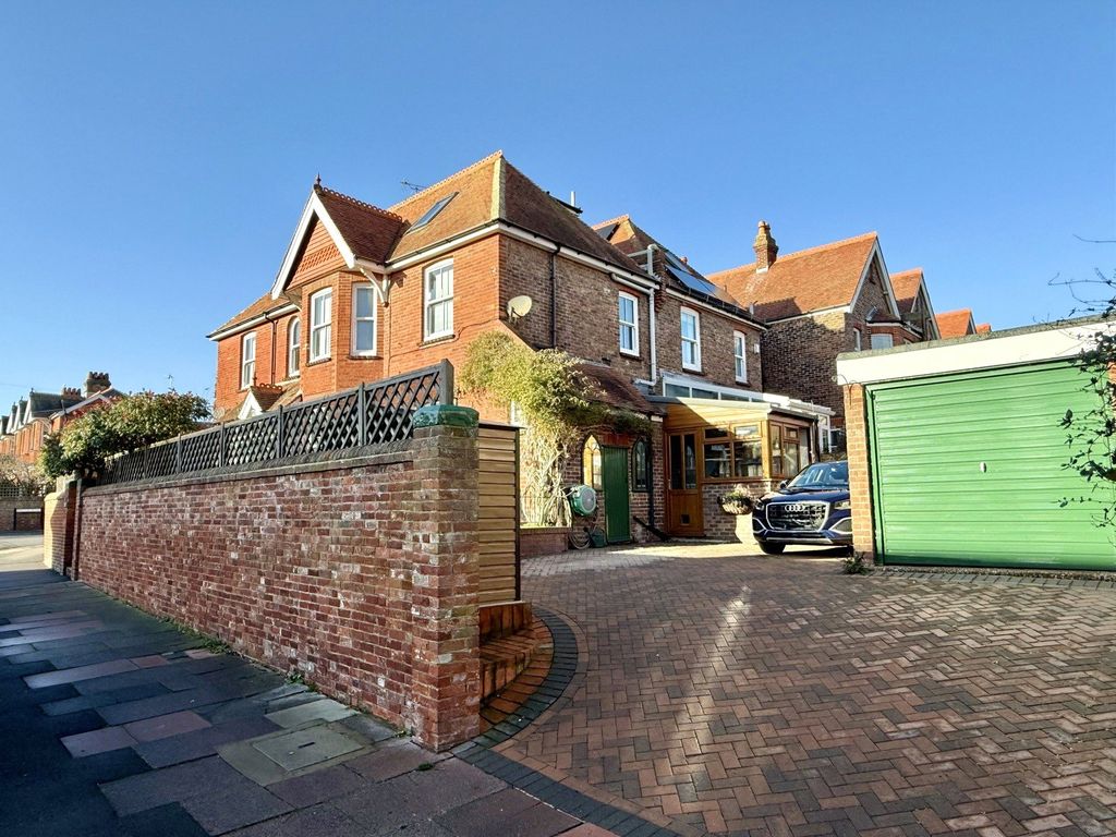 Property photo 1 of 24 Picture No. 32