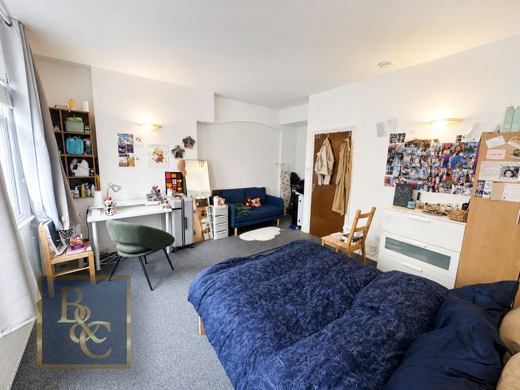 Property photo 3 of 6