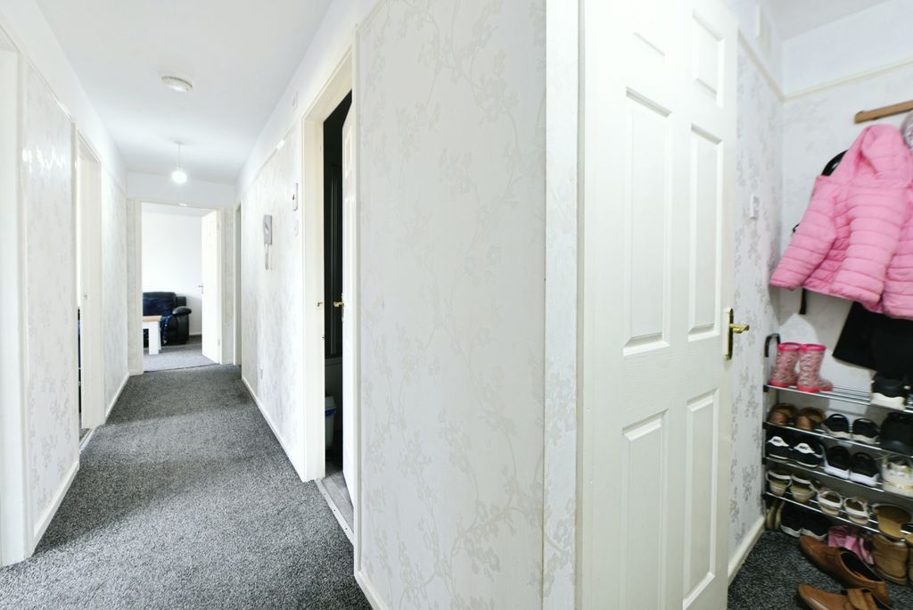 Property photo 2 of 16 Entrance Hallway