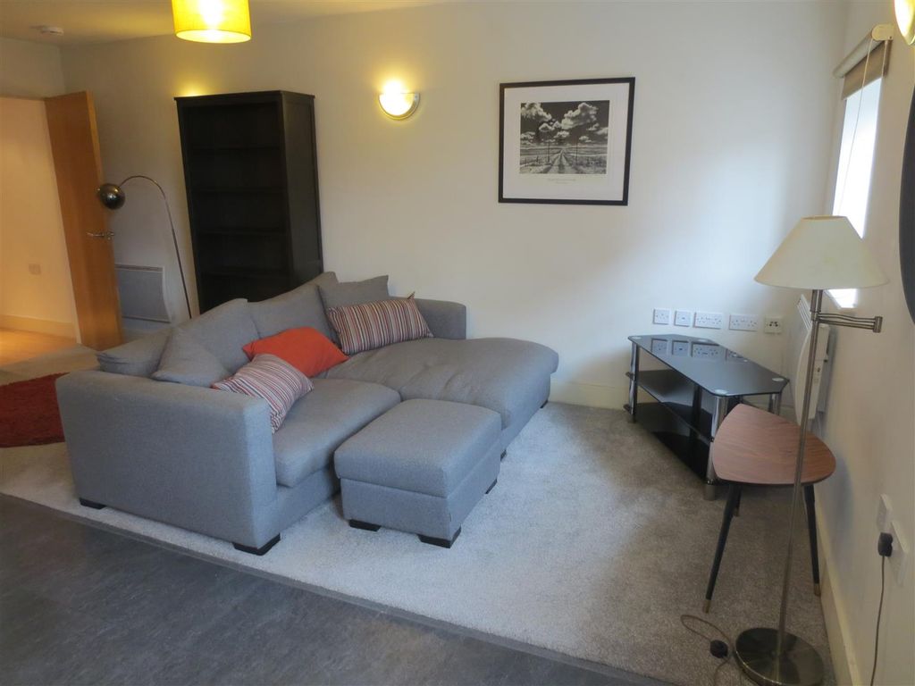 Property photo 2 of 6 Lounge