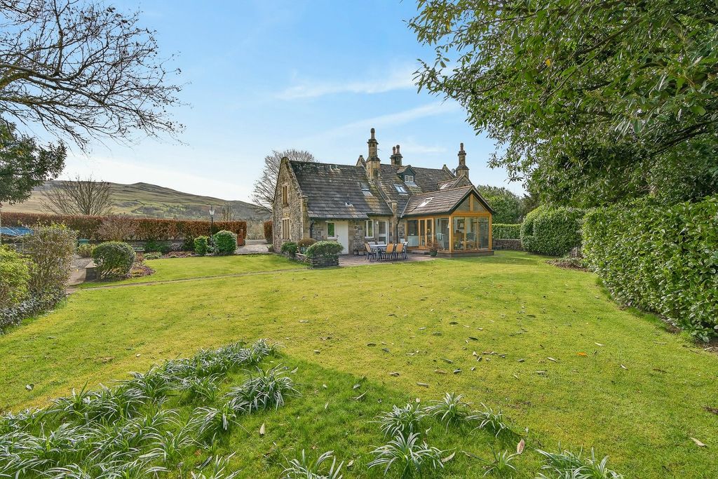 Property photo 3 of 42