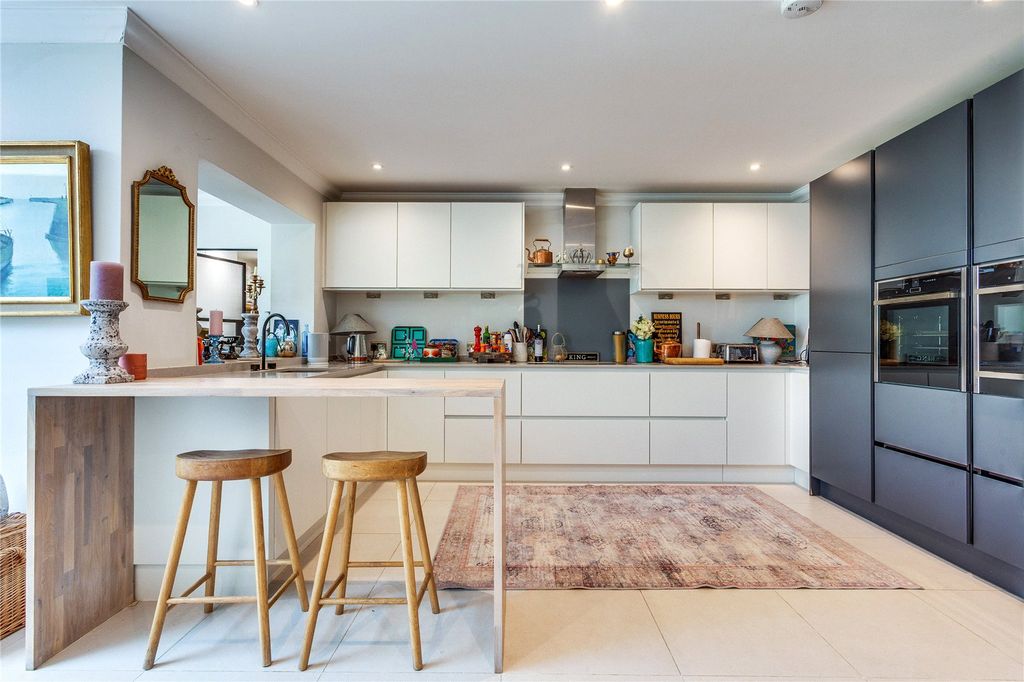 Property photo 2 of 17 Kitchen