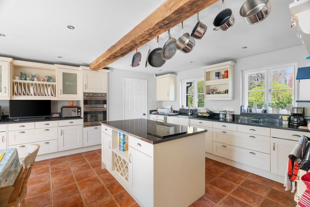 Property photo 2 of 34