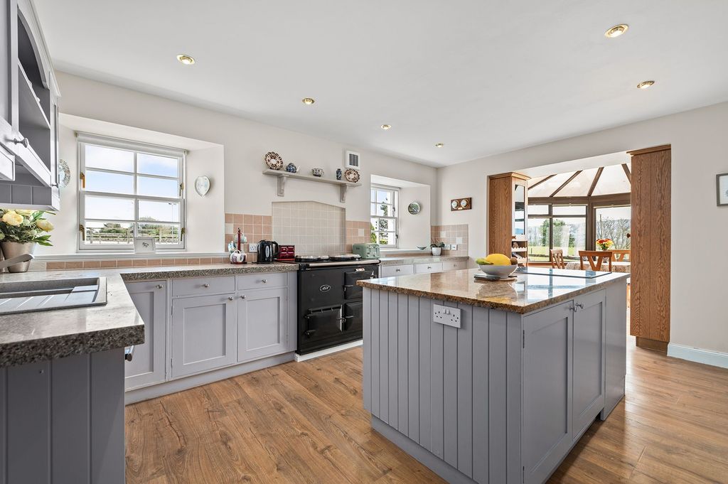 Property photo 2 of 29