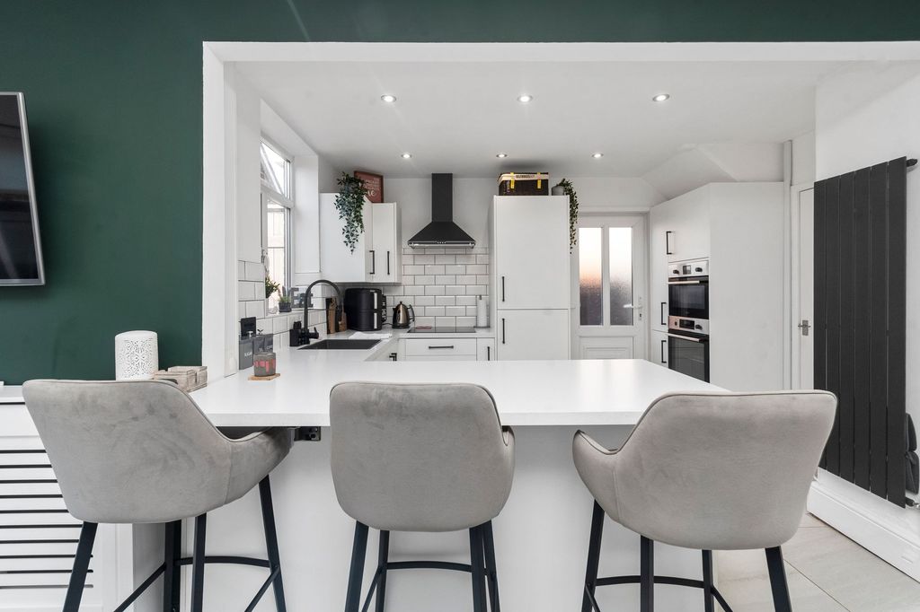 Property photo 3 of 45