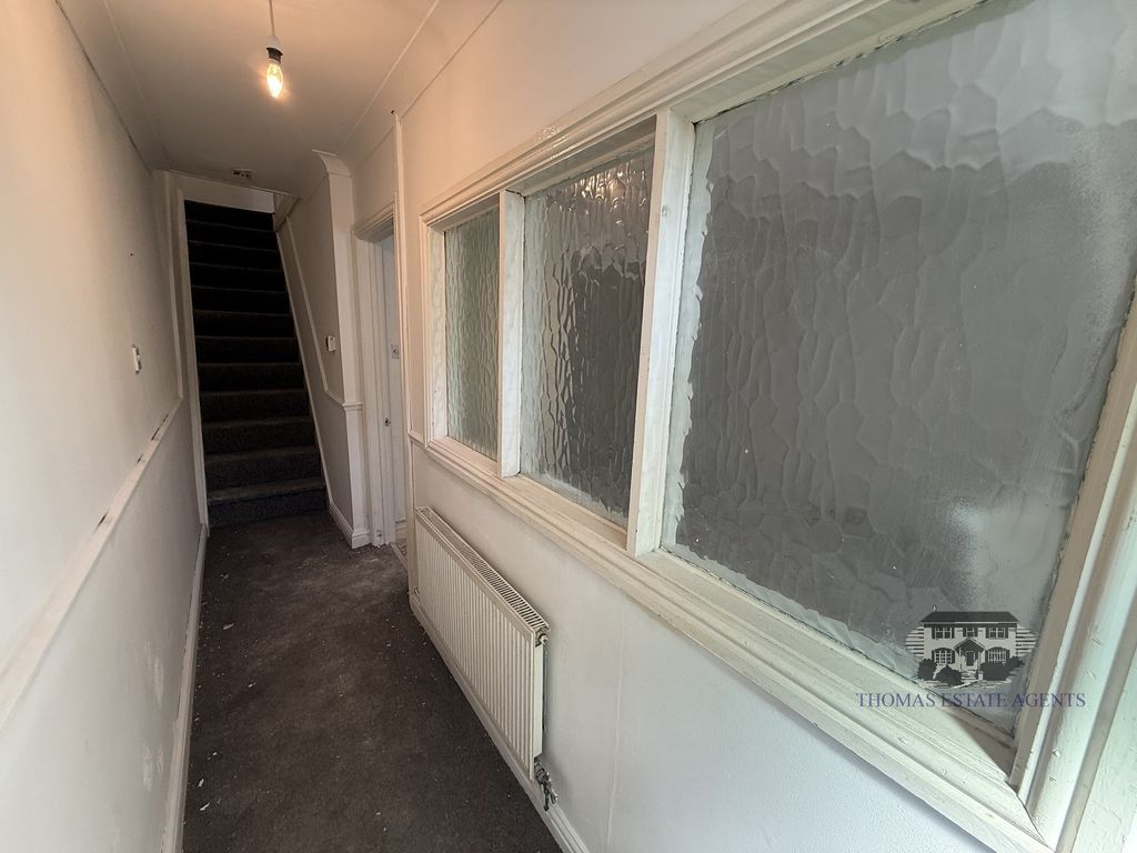 Property photo 2 of 11 Entrance Passage