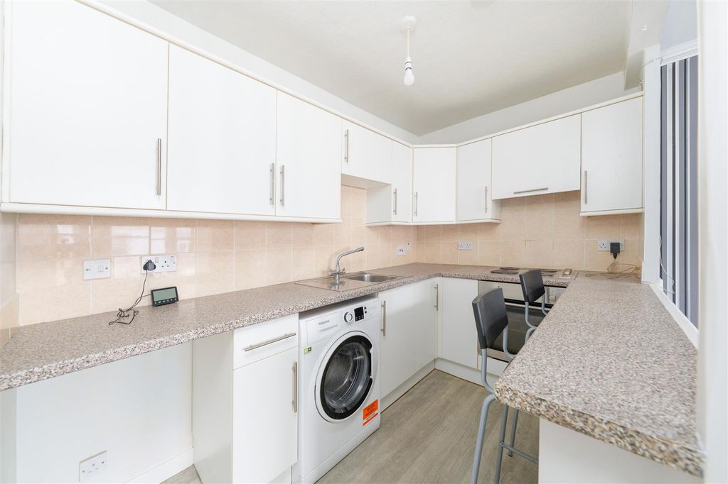 Property photo 2 of 10 18-2_High_Street-6.Jpg