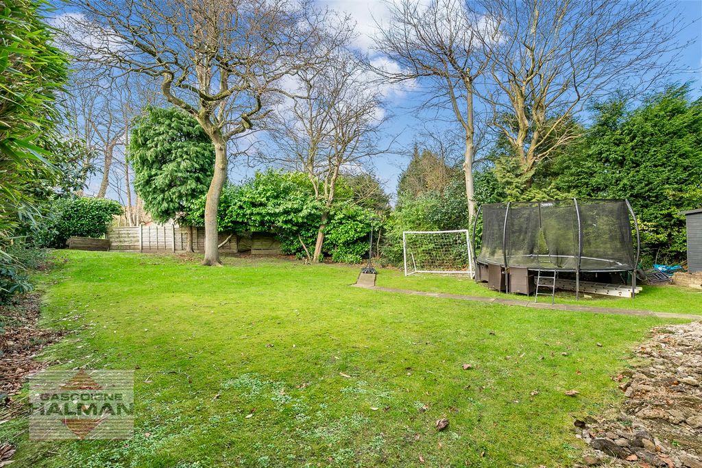 Property photo 2 of 22 Rear Garden