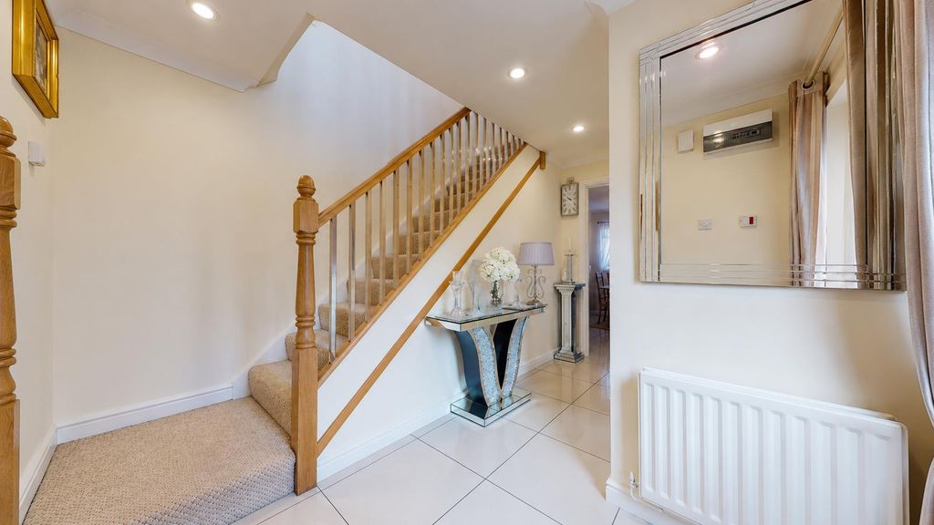 Property photo 3 of 36 A8601C62-9B38-45D3-84B3-6C4A9D5B45D9.Png