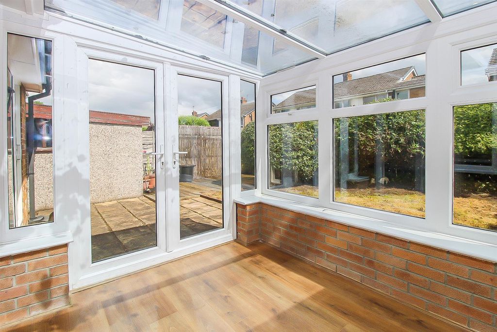 Property photo 3 of 10 Conservatory