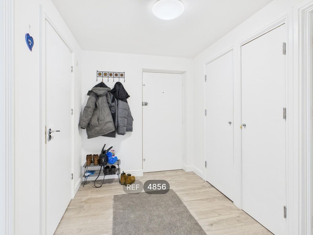 Property photo 2 of 10 Hallway