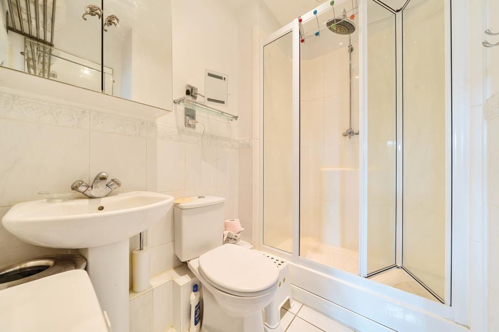 Property photo 3 of 14 Bathroom