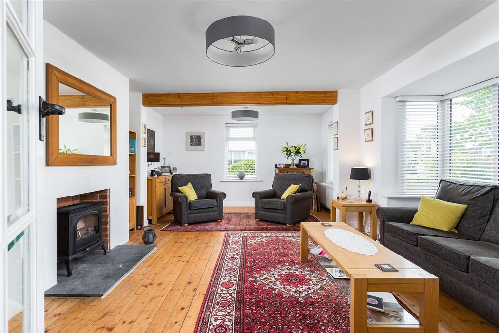 Property photo 2 of 26 23 Wynmore Avenue-09.Jpg