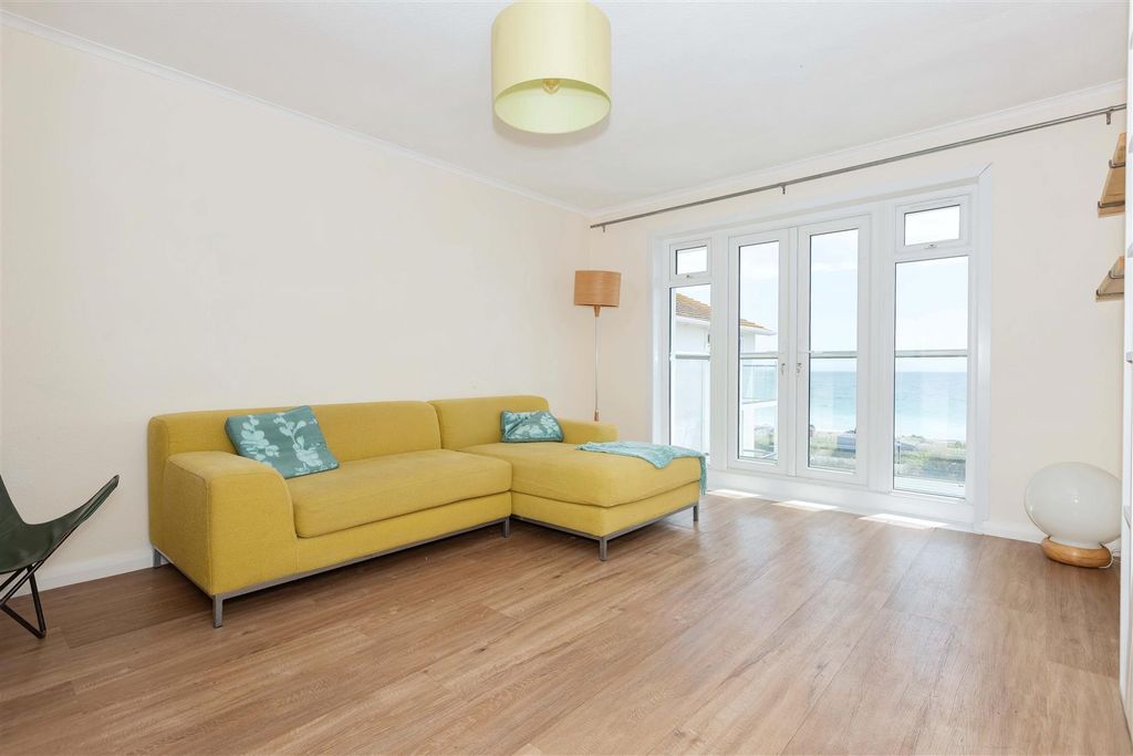 Property photo 2 of 11 Windsor Court_5.Jpg