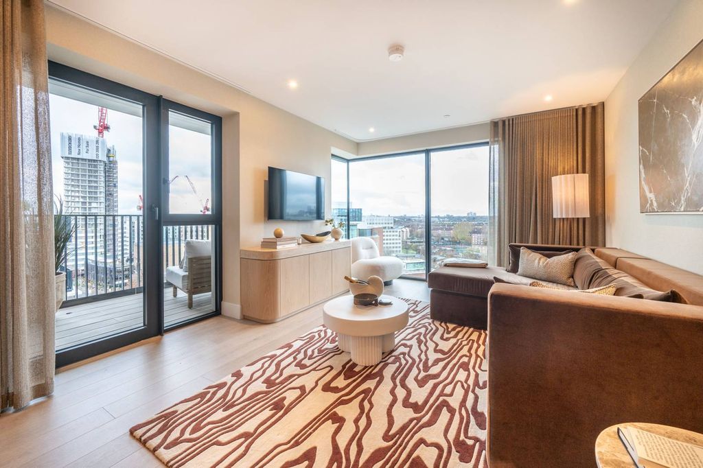 Property photo 2 of 37