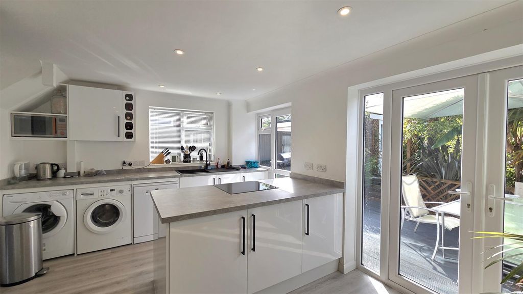 Property photo 3 of 13 Kitchen Diner