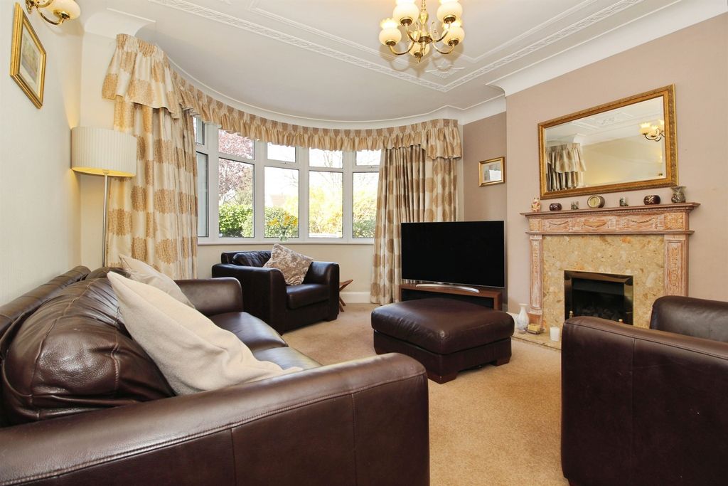 Property photo 2 of 20