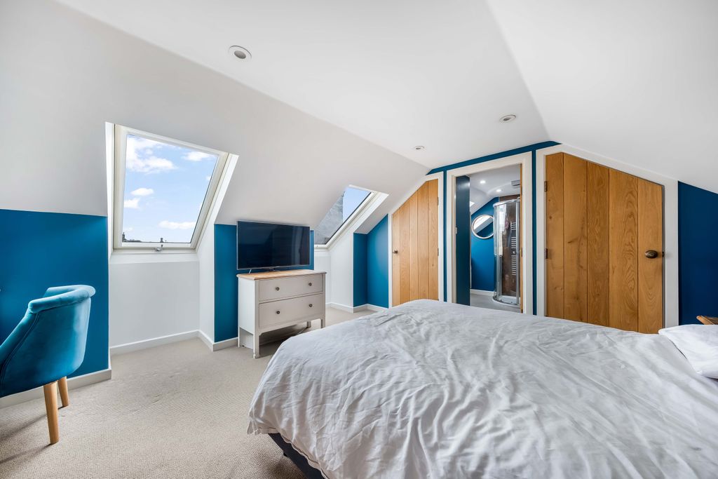 Property photo 2 of 61