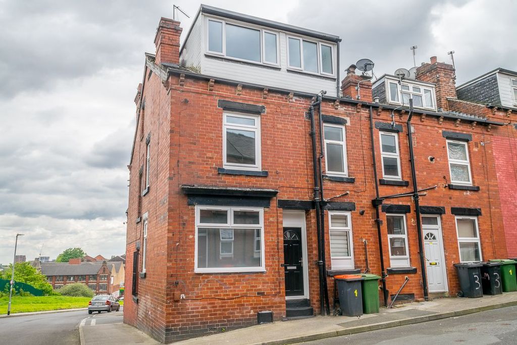 Property photo 1 of 18