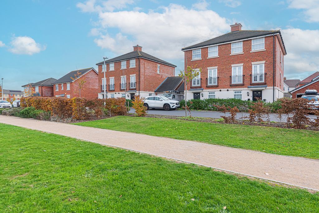 Property photo 2 of 3 Street View