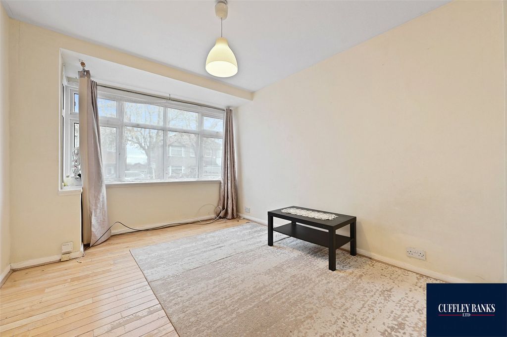 Property photo 2 of 9 Picture No. 10