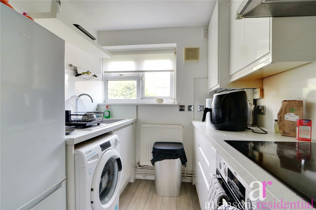 Property photo 3 of 8 Picture No. 06