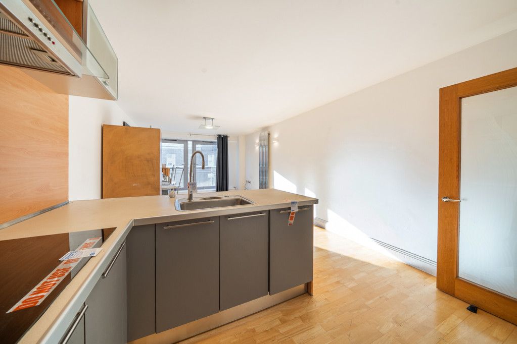 Property photo 3 of 10 Kitchen
