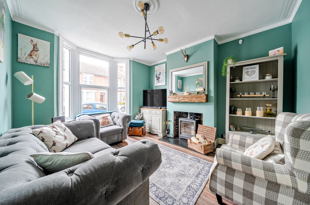 Property photo 2 of 13 1445991-18-69De7E...