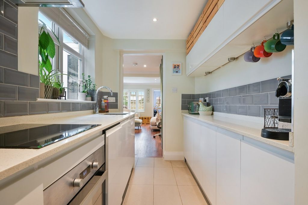 Property photo 2 of 21