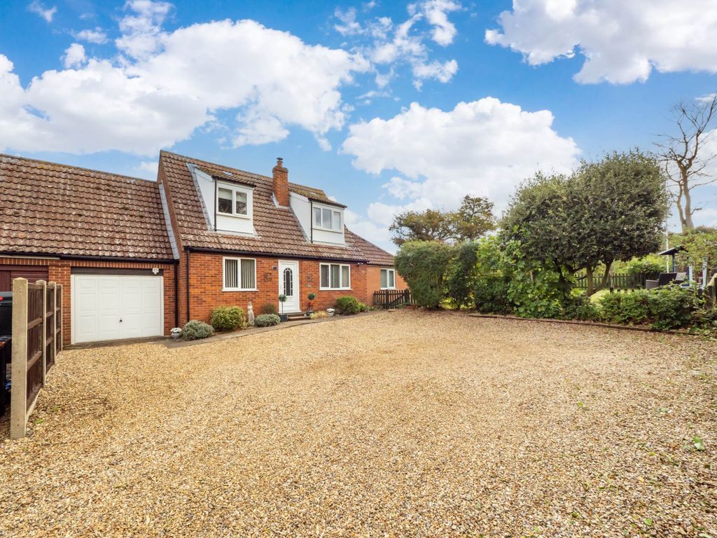 Property photo 2 of 40