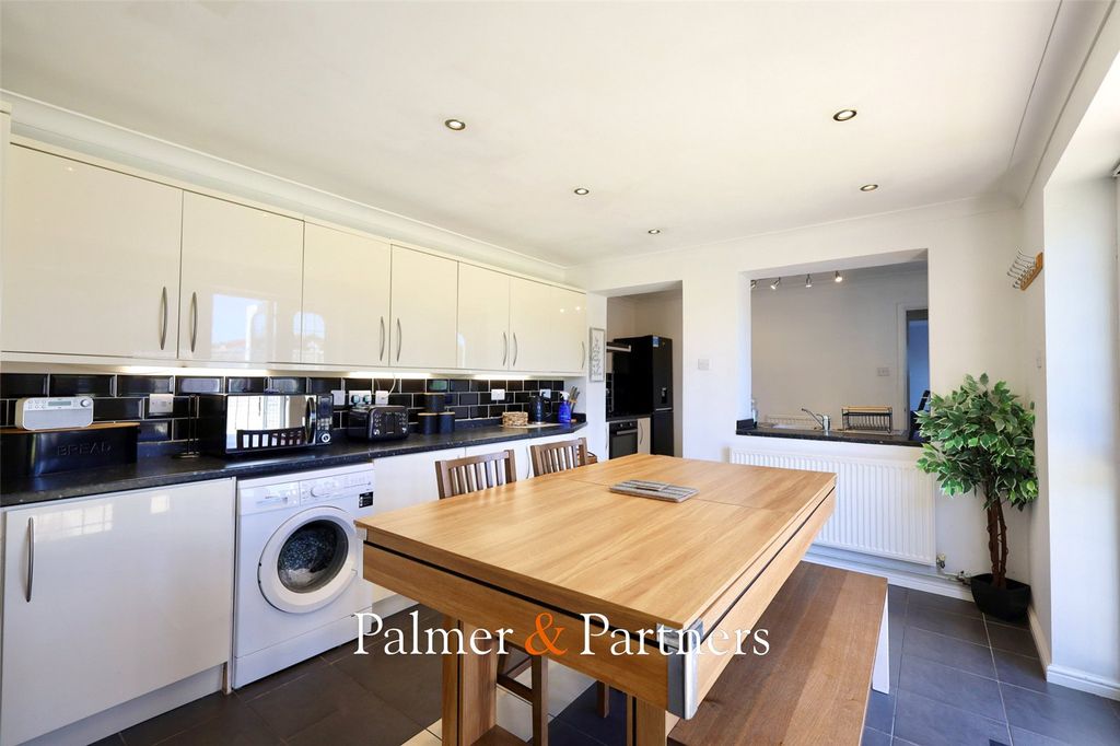 Property photo 2 of 14 Picture No. 12