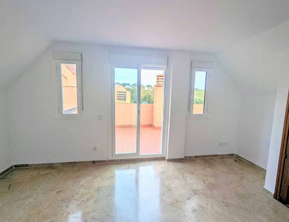 Property photo 3 of 33
