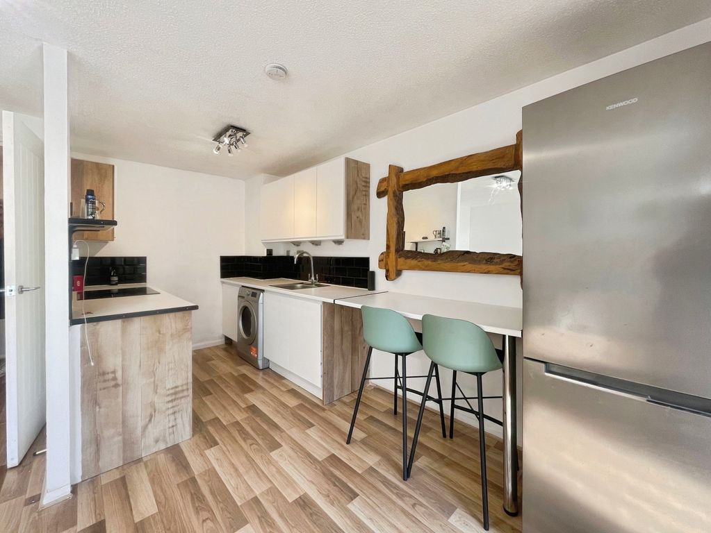 Property photo 3 of 6 Pbox-Img.Jpg