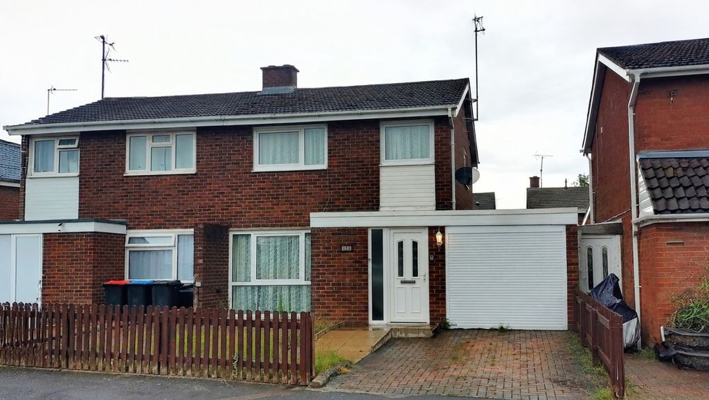 Property photo 1 of 14 47 Frensham Front Photo