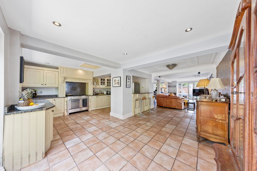Property photo 3 of 27