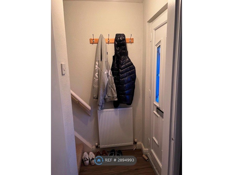 Property photo 2 of 11 Entrance Hall