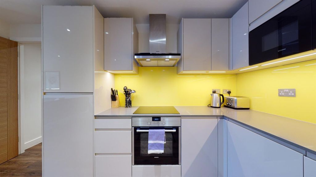 Property photo 3 of 22