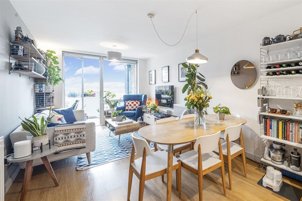 Property photo 2 of 18 Woods Road