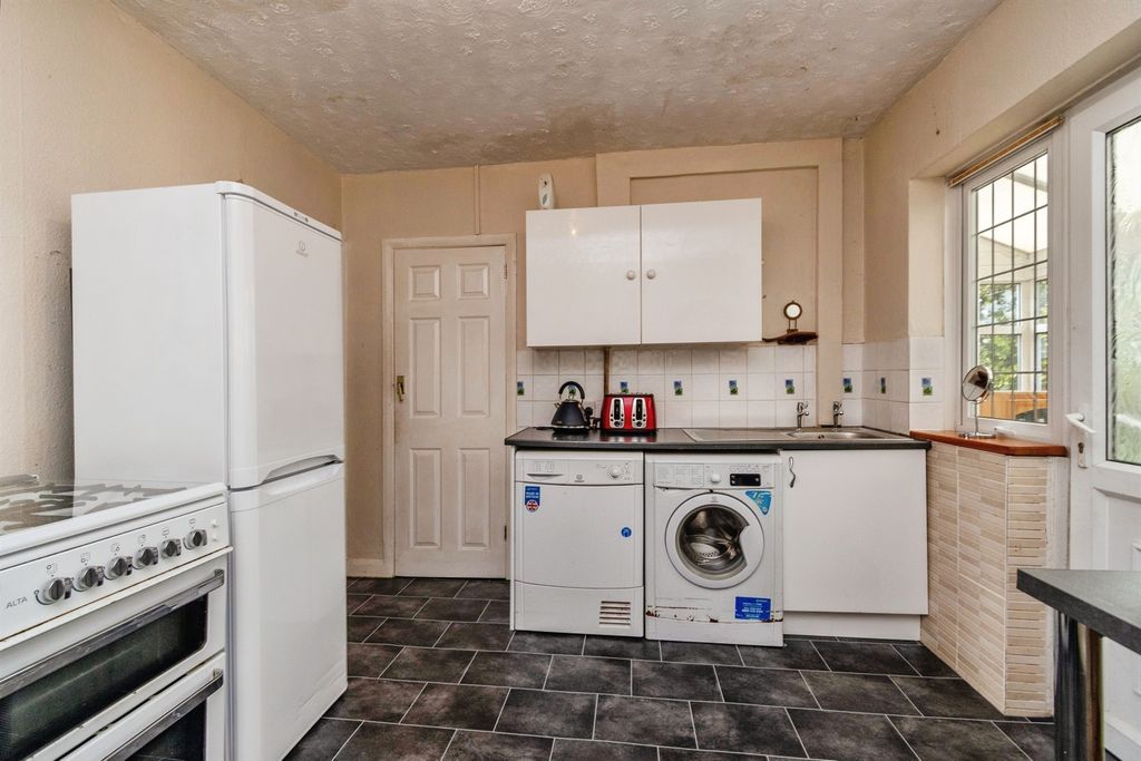 Property photo 3 of 14