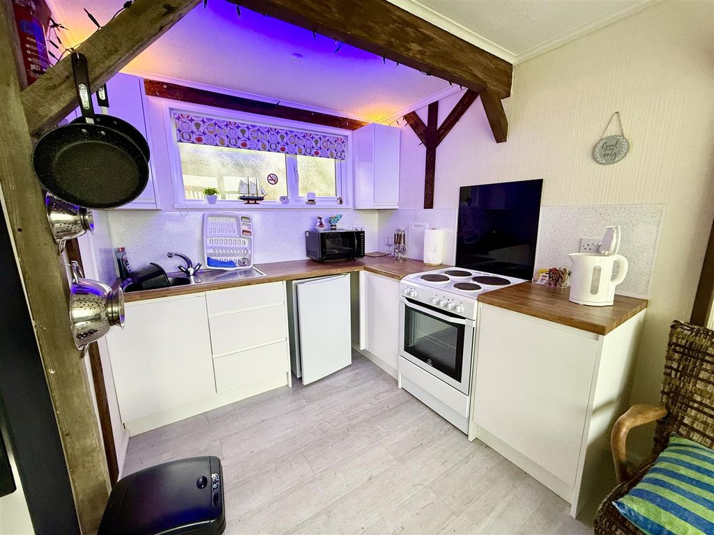 Property photo 3 of 11 Kitchen Area