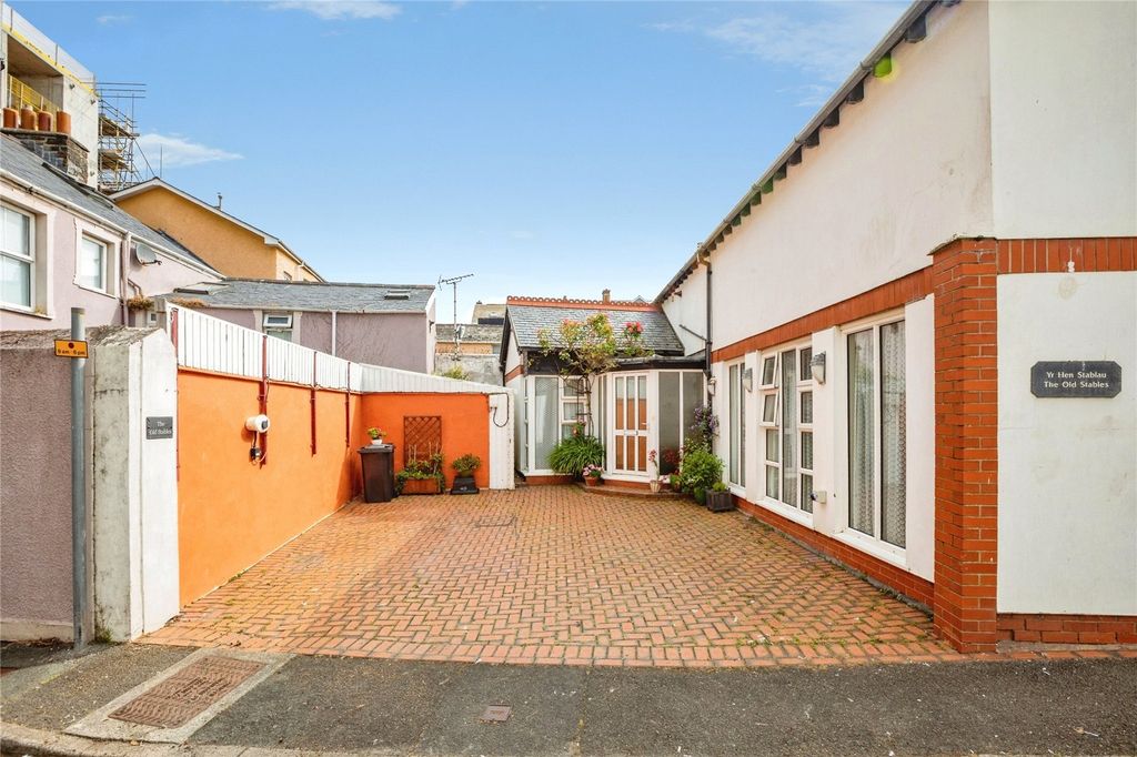 Property photo 2 of 23 Picture No. 18