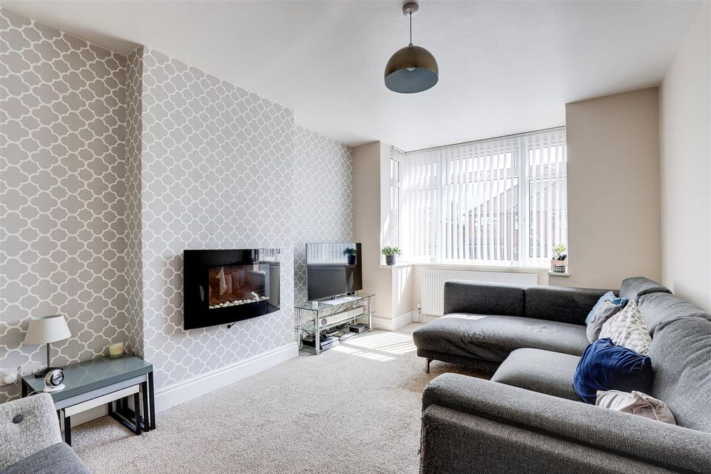 Property photo 2 of 20