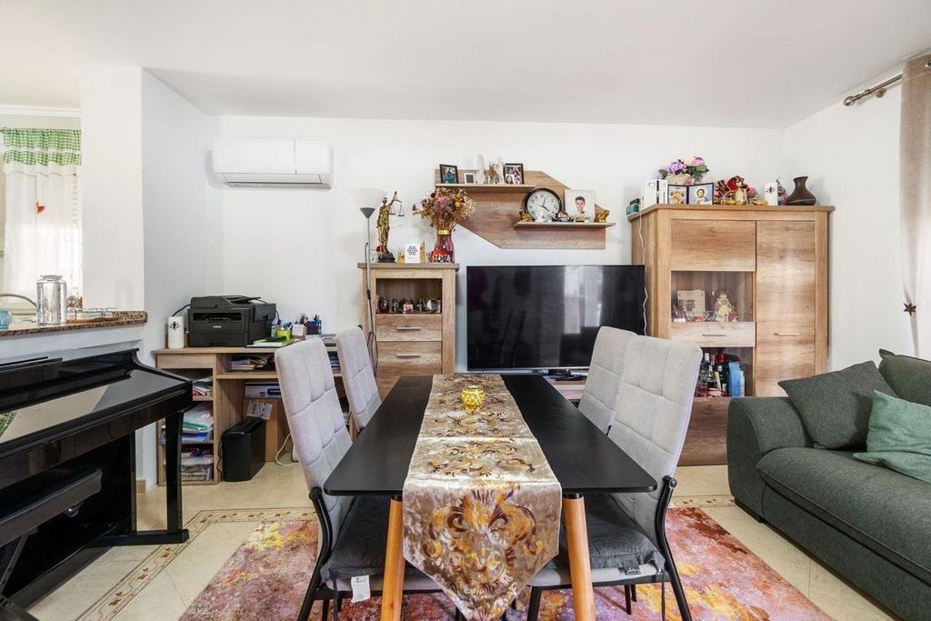 Property photo 2 of 39