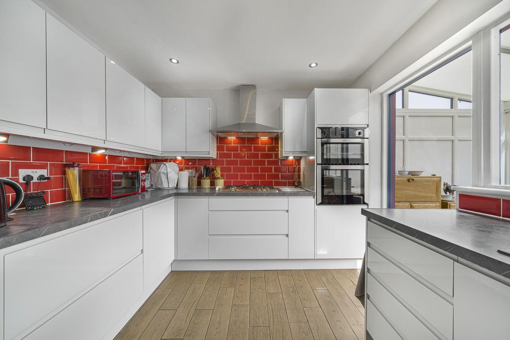 Property photo 2 of 24 Kitchen