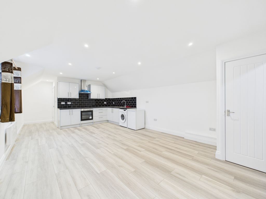 Property photo 3 of 6 Gallery