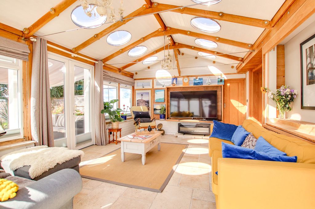 Property photo 2 of 21