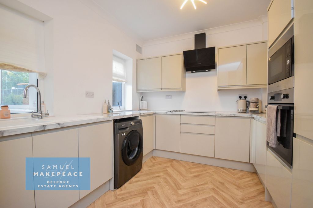 Property photo 3 of 19 Gallery