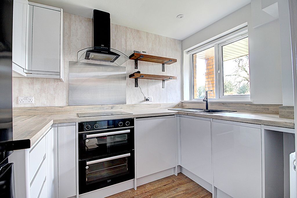 Property photo 2 of 14 Kitchen