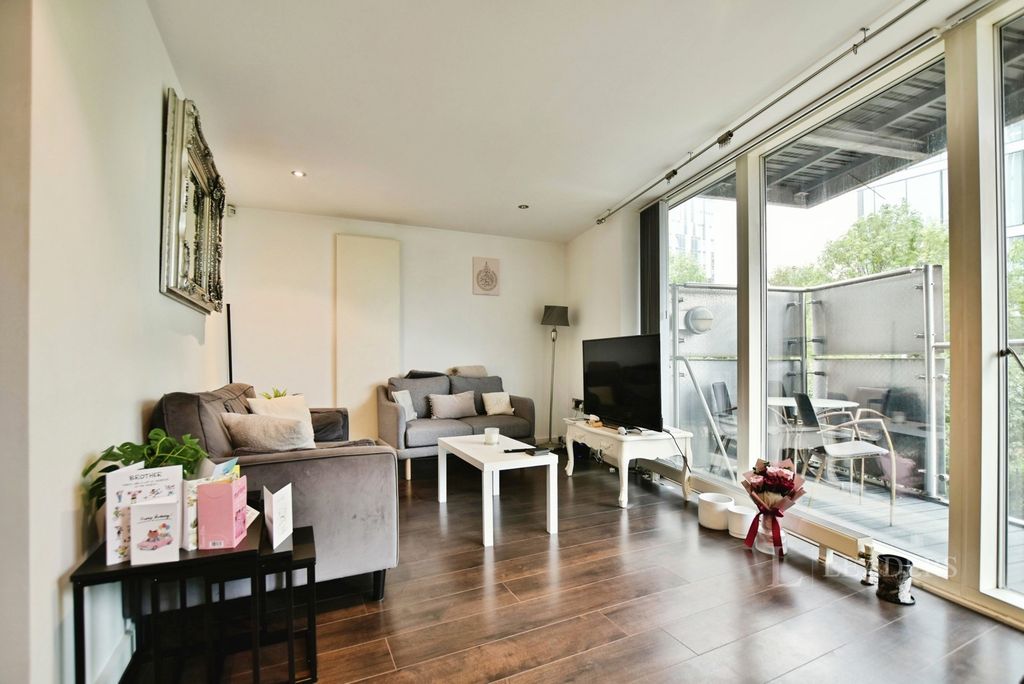 Property photo 3 of 8 Pbox-Img.Jpg