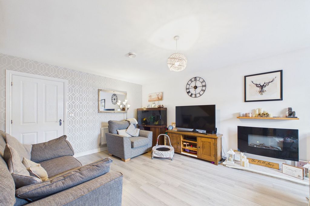 Property photo 2 of 22